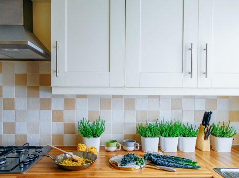 Outdoor Kitchen Decorating: Furnish and Accessorize with Flair