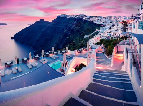 Discover the Most Magical Sunset in Santorini